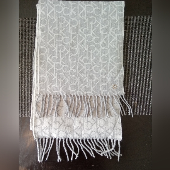Calvin Klein Logo Grey Fringe Scarf - Picture 2 of 4